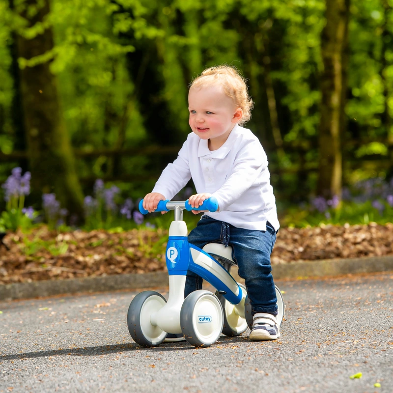 Smooth puncture-resistant tyres on balance bike UK