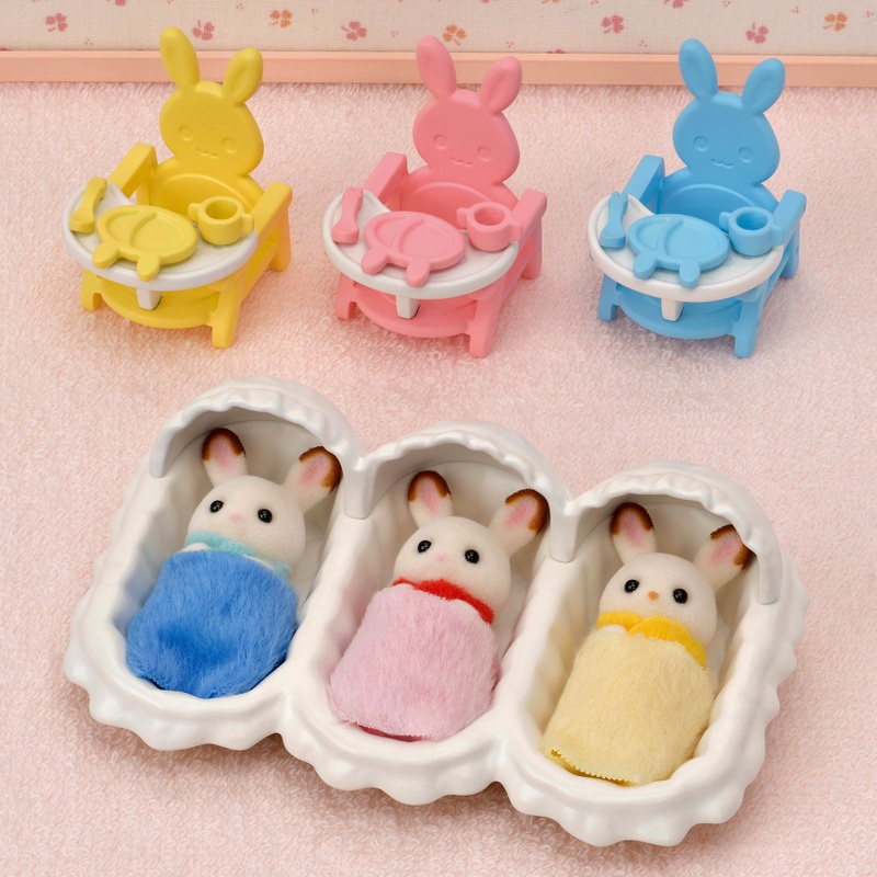 Sylvanian Families - Les Triplés Lapin Chocolat et Accessoires de Puériculture