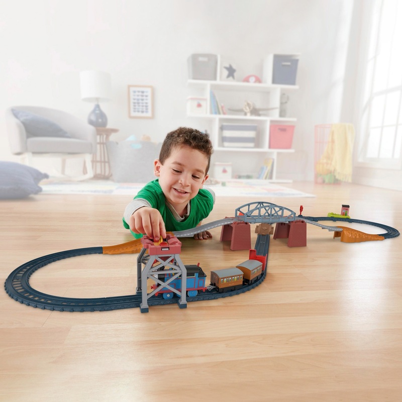 Thomas & Friends Track Set 3-in-1 Package Pickup and Motorised Engine