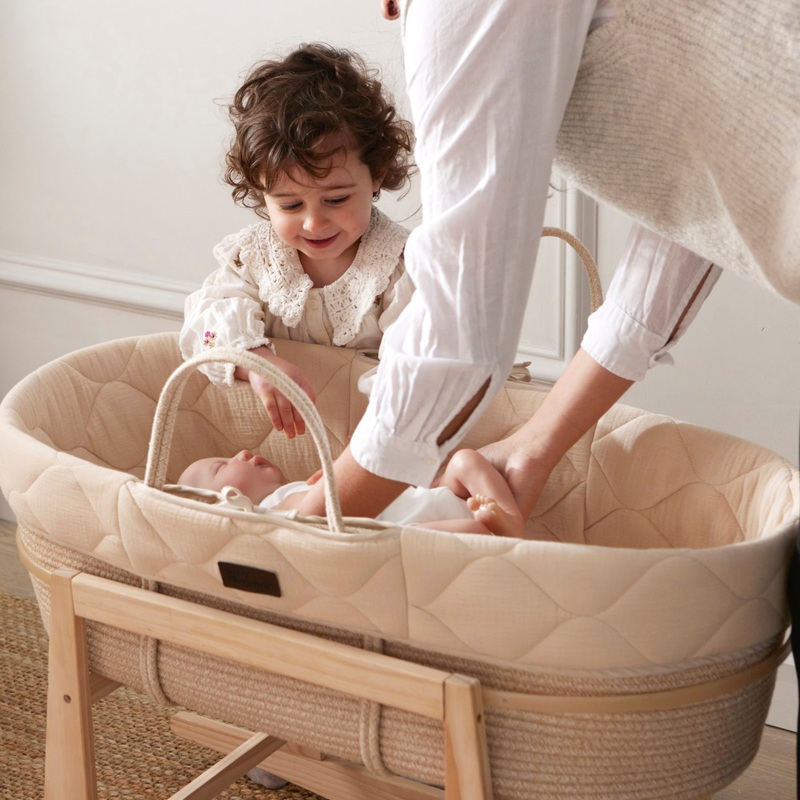 Baby Elegance Mozesmand van Natuurlijke Vezels met Houten Wieg