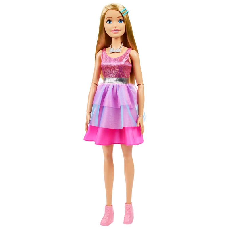 Barbie large doll fashion and clothing detail