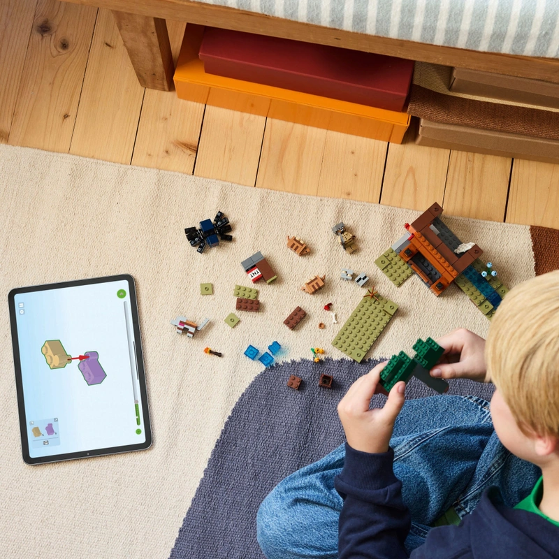 Detailed view of LEGO Minecraft 21269 set building blocks