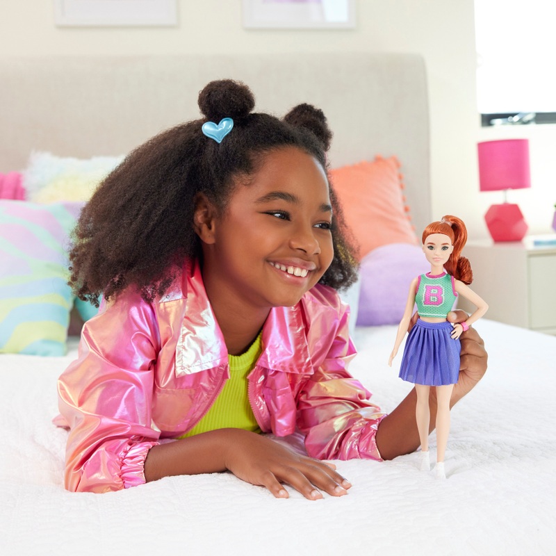 Barbie Fashionista Pop 232 met rood Haar & Sportieve Jurk