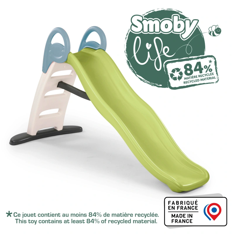 Sturdy frame of Smoby funny slide