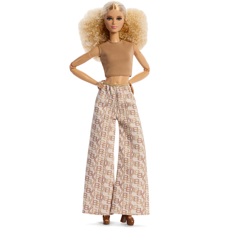 Barbie - Poupée Signature Basics 07