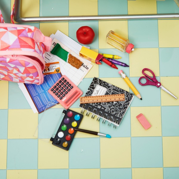 Set Di Utensili Da Scuola Our Generation Per Bambole 46 Cm: Zaino, Cancelleria E Accessori Per Giocare A Fare Le Maestre