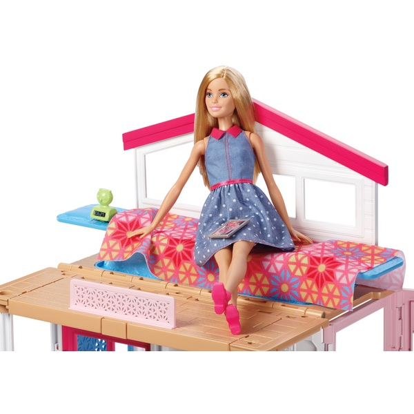 Barbie House Pool and 3 Dolls - Barbie Toys Exclusive to Smyths Toys Superstores