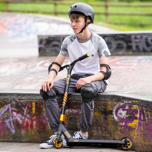 Blindside 1200 Stunt Scooter Smyths Toys UK