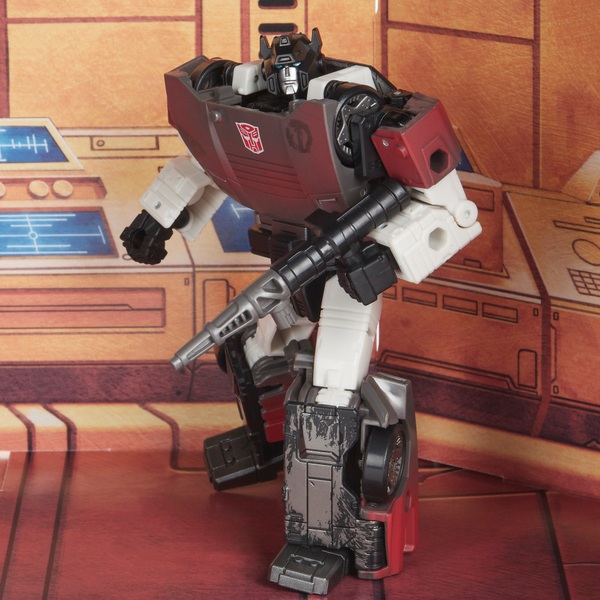 Sideswipe Transformers War for Cybertron: Deluxe Collectible Action ...