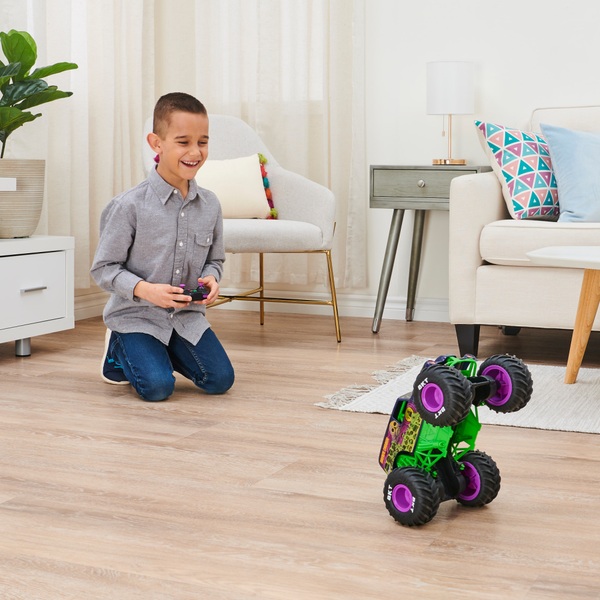 Monster Jam Official 115 Remote Control Grave Digger Freestyle Force