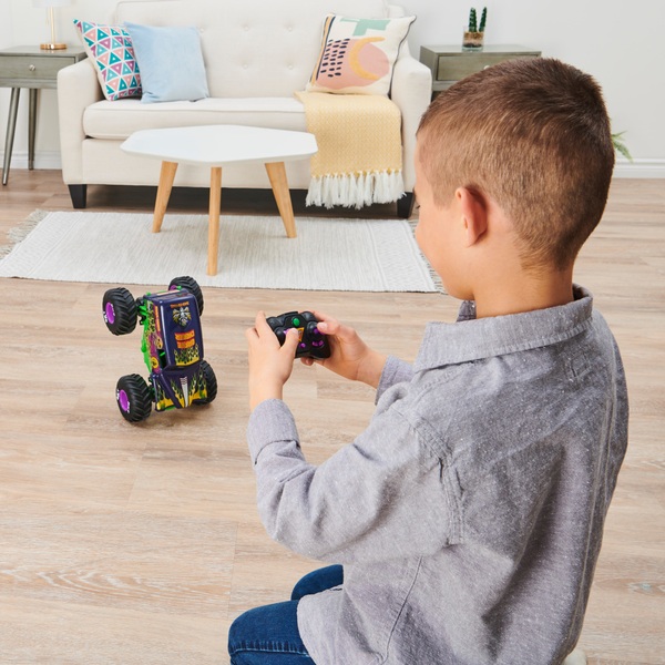 Monster Jam Official 115 Remote Control Grave Digger Freestyle Force