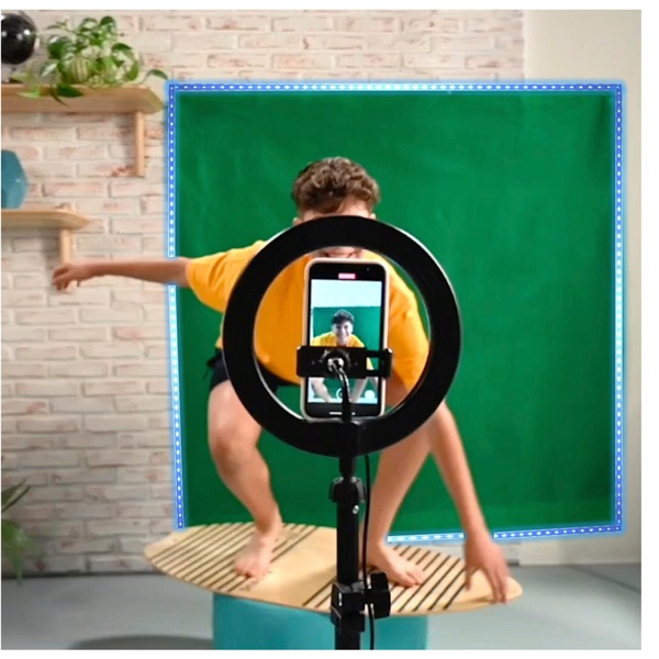 Studio Creator Video Maker Kit LED Deluxe Smyths Toys UK