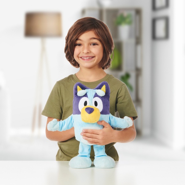 Bluey Dance & Play Plush Toy with over 55 Phrases and 4 Songs | Smyths ...