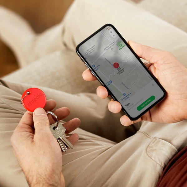 Chipolo One Bluetooth Item Finder Red (Tracker for Keys, Bags etc ...