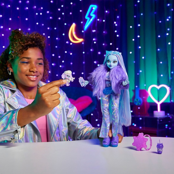 Monster High Abbey Bominable Yeti Fashion Doll with Accessories