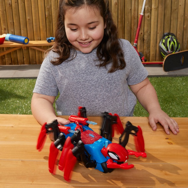 Marvel SpiderMan Crawl 'N Blast Spider with SpiderMan Action Figure