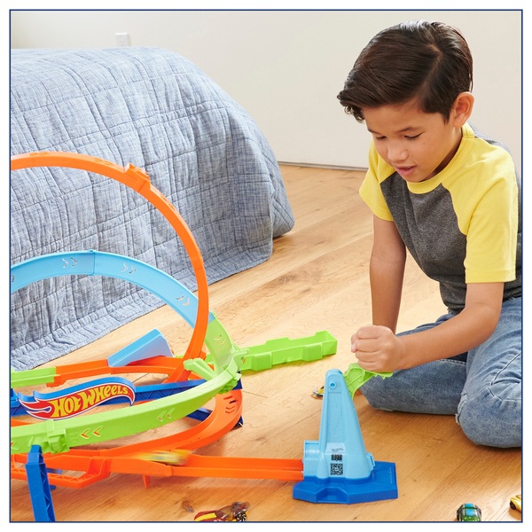 Hot Wheels Action Loop Cyclone Challenge Track Set | Smyths Toys UK