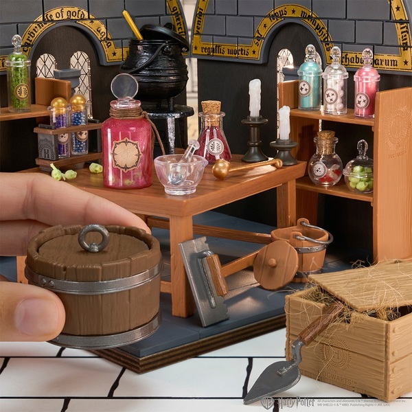 MGA’s Miniverse: Make It Mini Harry Potter Potions Classroom Playset ...