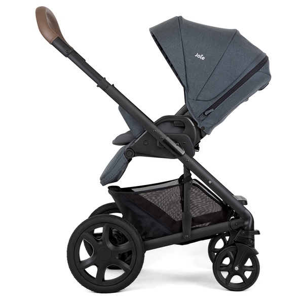 Joie Chrome Deluxe Travel System & Car Seat & ISOFix Car Seat Base