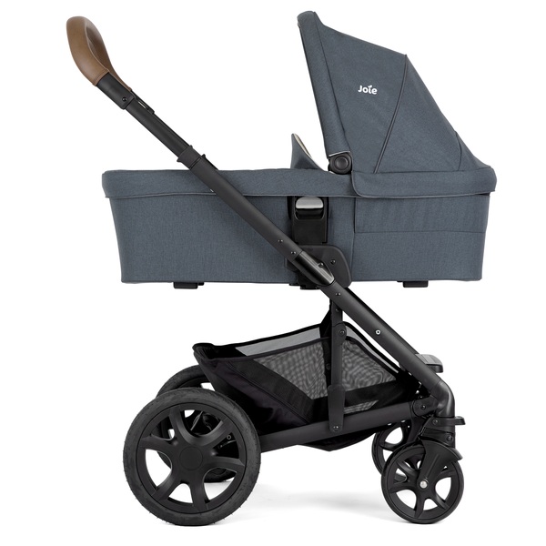 Joie Chrome Deluxe Travel System & Car Seat & ISOFix Car Seat Base