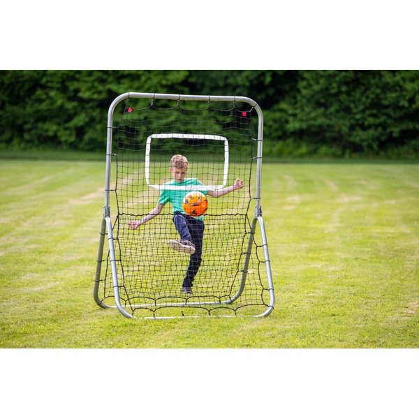 Verstellbarer FußballRebounder Smyths Toys Superstores
