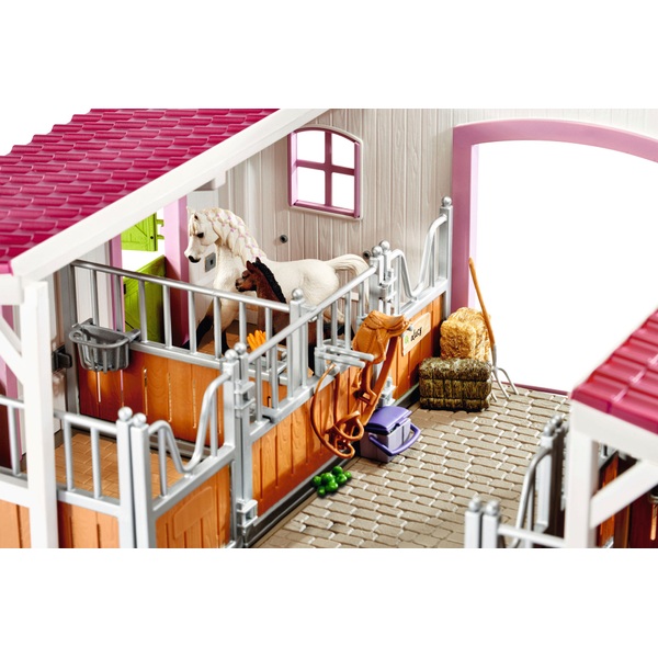 schleich Horse Club 42344 Reiterhof mit Reiterin, Pferden und Zubehör