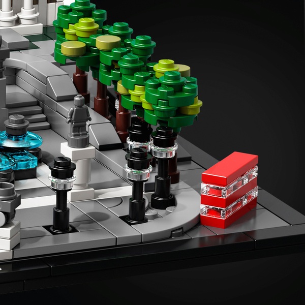 LEGO Architecture 21045 Trafalgar Square Smyths Toys Superstores