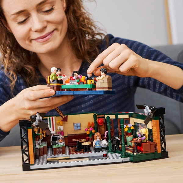 LEGO 21319 FRIENDS Central Perk | Smyths Toys Deutschland