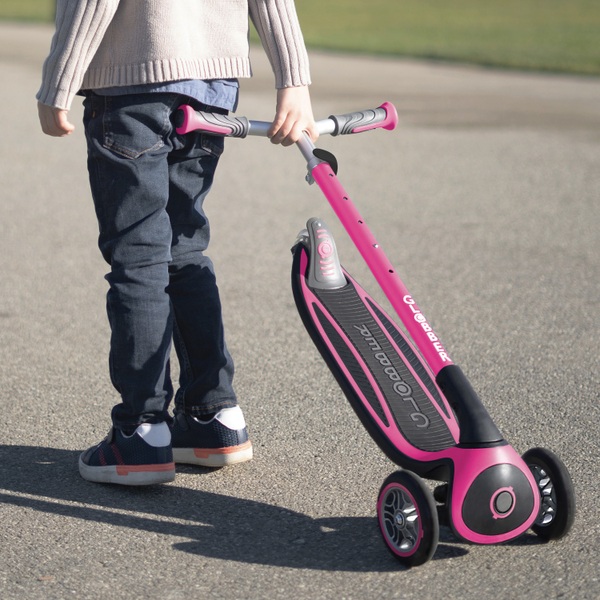 Globber Scooter MASTER LIGHTS Klapproller mit drei LED Rädern pink