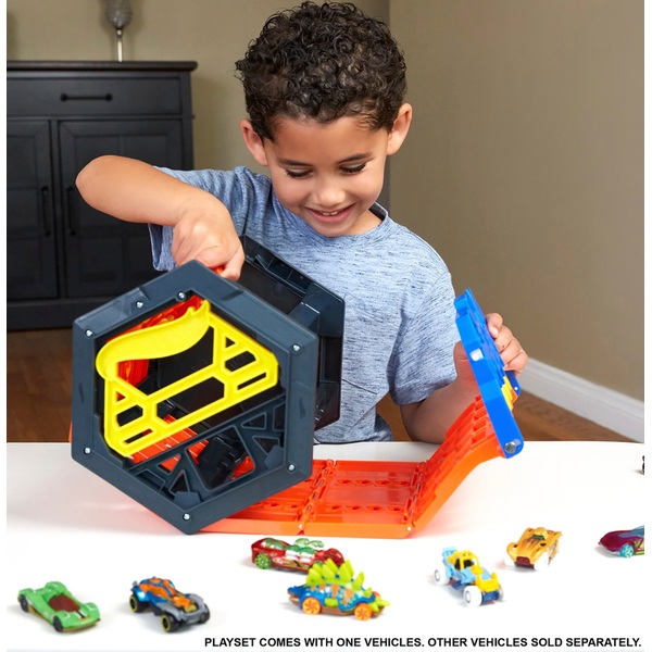 Hot Wheels Action Roll Out Raceway