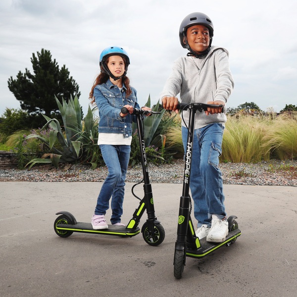 EScooter Thorpe 15 ElektroRoller schwarz/grün Smyths Toys Deutschland