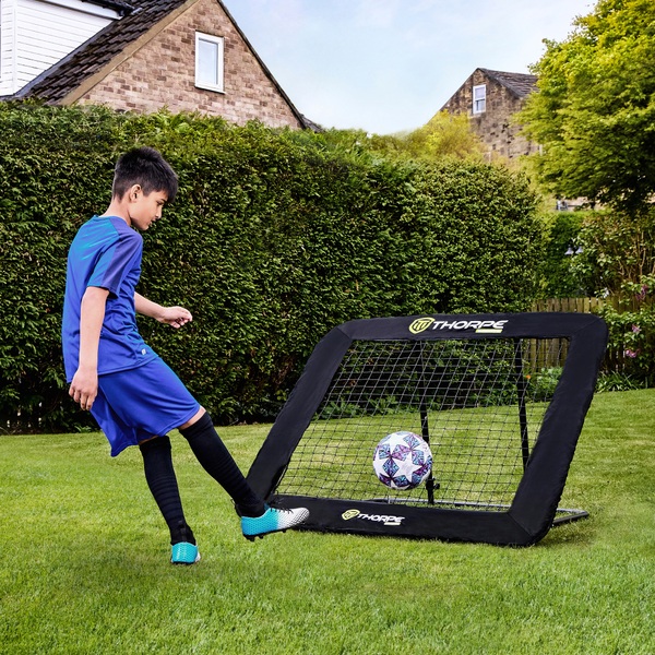 Rebounder für Fußball und Ballsport Training Smyths Toys Deutschland