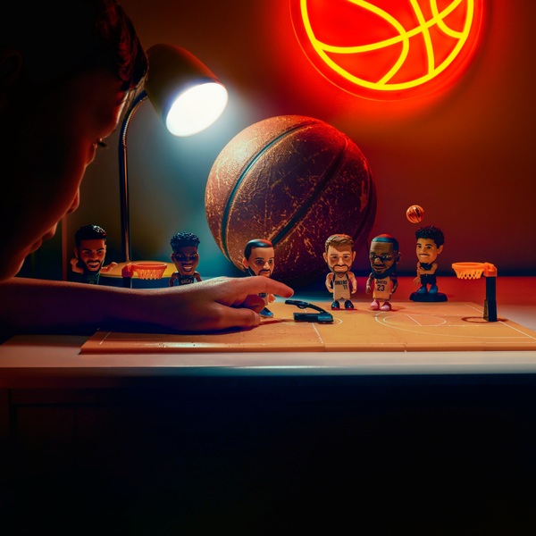 5 Surprise NBA Ballers Mini Brands sortiert | Smyths Toys Deutschland