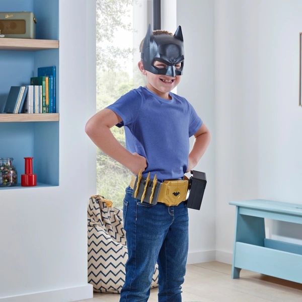Snapklik.co : DC Coics Batan, Gear-Up Utility Belt, Batarangs And
