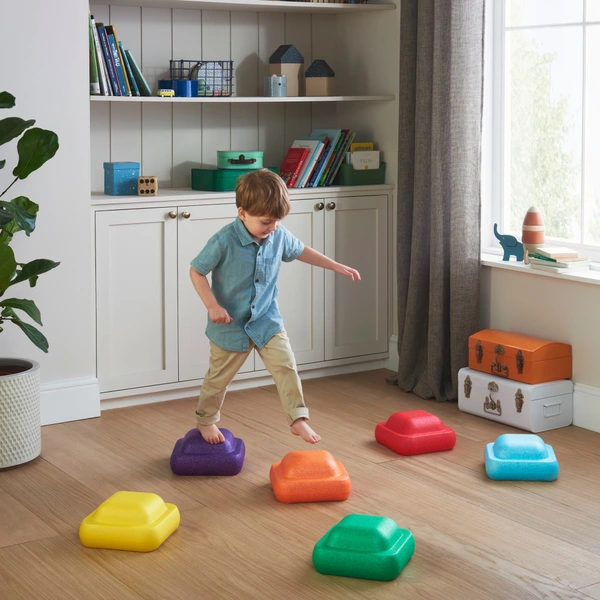 Dilwe Stapelstuhl-Spiel – Balancierspaß Für Kinder Ab 3 Jahre, 36 Stühle, Farberkennung