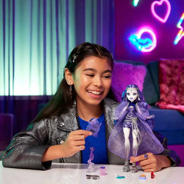 Monster High Puppe Spectra Vondergeist | Smyths Toys Deutschland