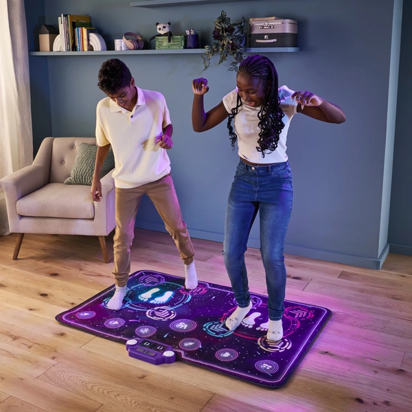 Double tapis de danse Bluetooth, chez Smyths Toys