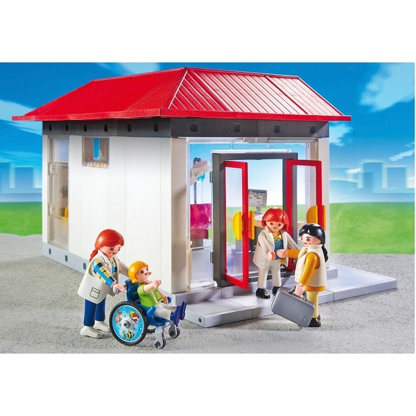 Playmobil Medical Centre and Ambulance 5012 Playmobil UK