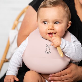 Nattou Lätzchen aus Silikon Hase sortiert