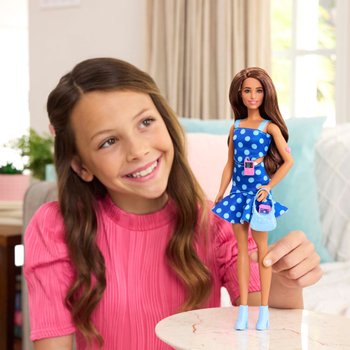 Barbie Fashionista Puppe mit Typ 1 Diabetes im blaugepunktetem Kleid