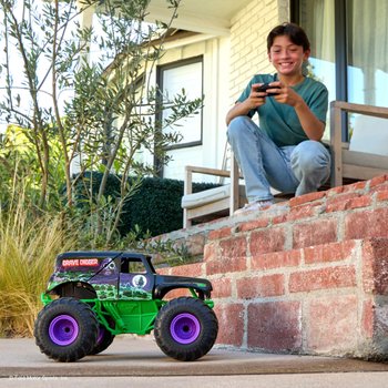 Monster Jam Bestuurbare Auto Smash & Bash Grave Digger 1:15