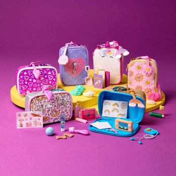 Our Generation Mini Koffer mit Accessories sortiert