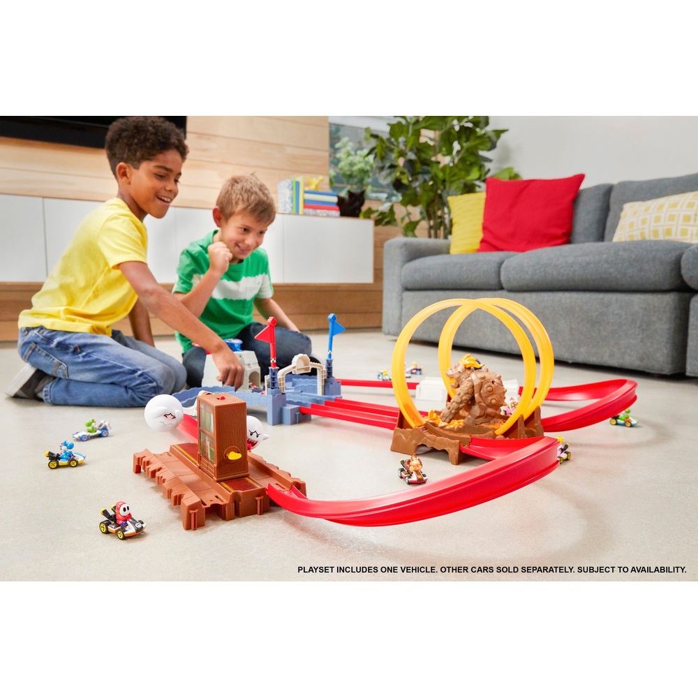 ​​​Hot Wheels Mario Kart Bowser’s Castle Chaos Modular Track with Side by Side Racing Lap Flags and Bowser Figure Connects to Other Sets Gift idea for Ages 3 Years and Older​ 