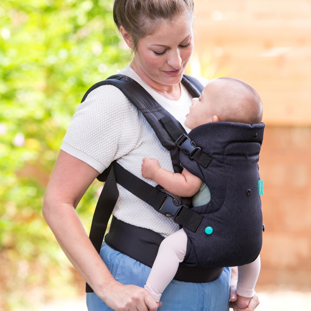 baby carrier with i on it
