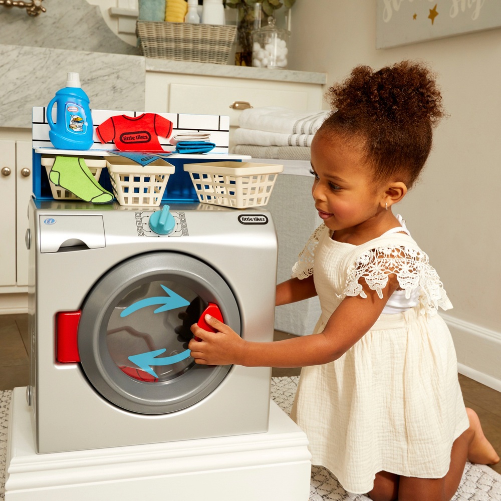 Baby Dolls doing the laundry with washing machine! Play Toys