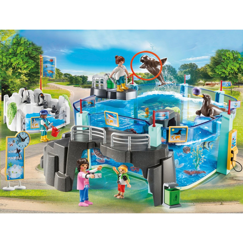 Playmobil Family Fun Day at the Aquarium & Enclosure Set | Smyths Toys UK