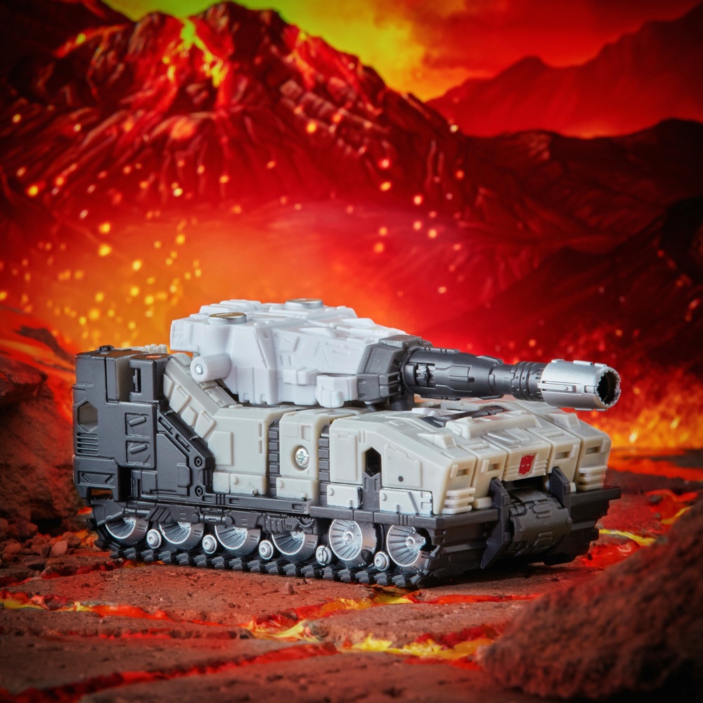 Autobot Slammer Transformers Generations War for Cybertron Kingdom