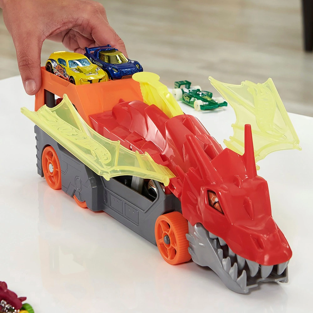 Hot Wheels City Battling Creature Transports Playset with 10 Die