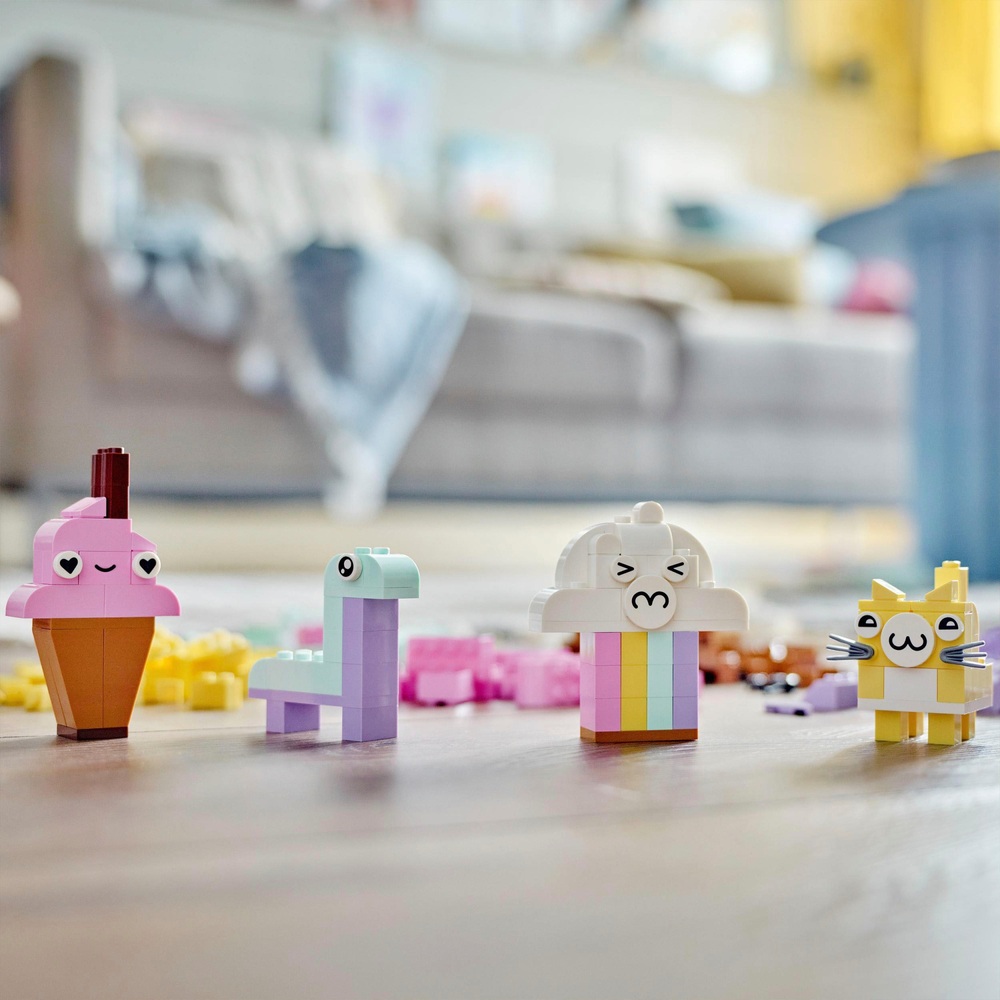 LEGO Classic 11028 Pastell Kreativ-Bauset | Smyths Toys Österreich