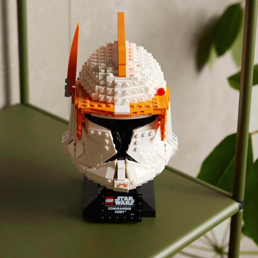 LEGO Star Wars 75350 Clone Commander Cody Helmet Model Set | Smyths Toys UK